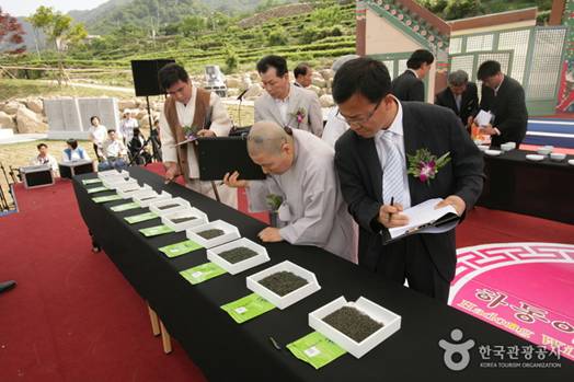Lễ hội trà truyền thống Hadong lần thứ 17