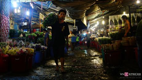 Chợ hoa đêm không ngủ ở Sài Gòn