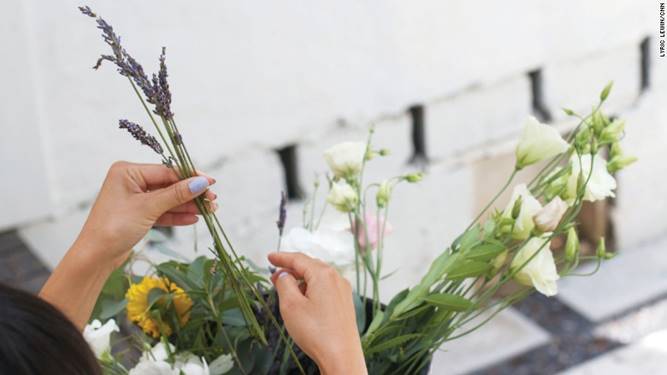Những bình hoa cho ngày của mẹ với phong cách cắm tự nhiên bởi Allison Song - cách chọn hoa - Dịch vụ hoa tươi Hà Nội